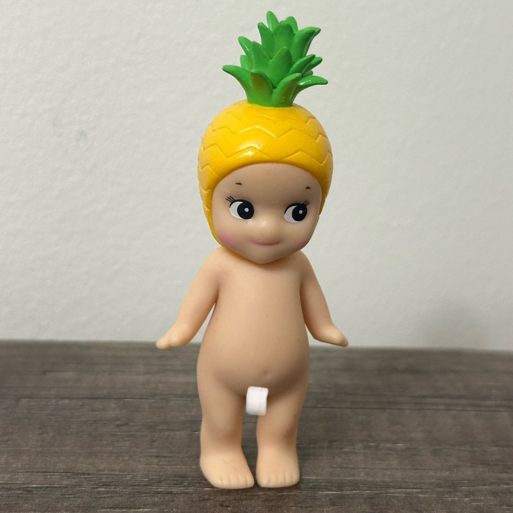 pinapple figurine